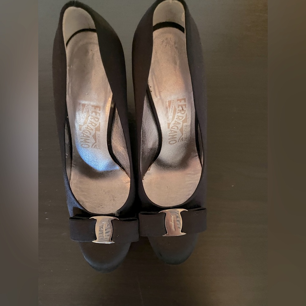 Salvatore Ferragamo Carla bow pump